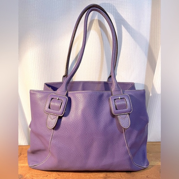 Liz Claiborne Handbags - Liz Claiborne purple polyvinyl tote